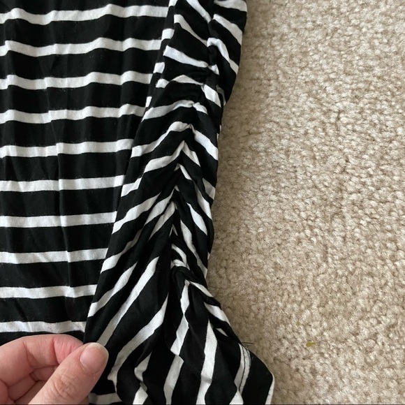 Barely Worn Black and White Pea in the Pod Top! - Picture 4 of 6